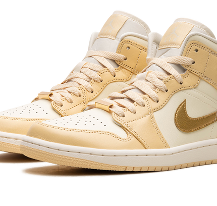 Air Jordan 1 MID WMNS "Pale Vanilla"