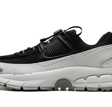 Zoom Vomero 5 Roam "Schwarz Hellsilber"