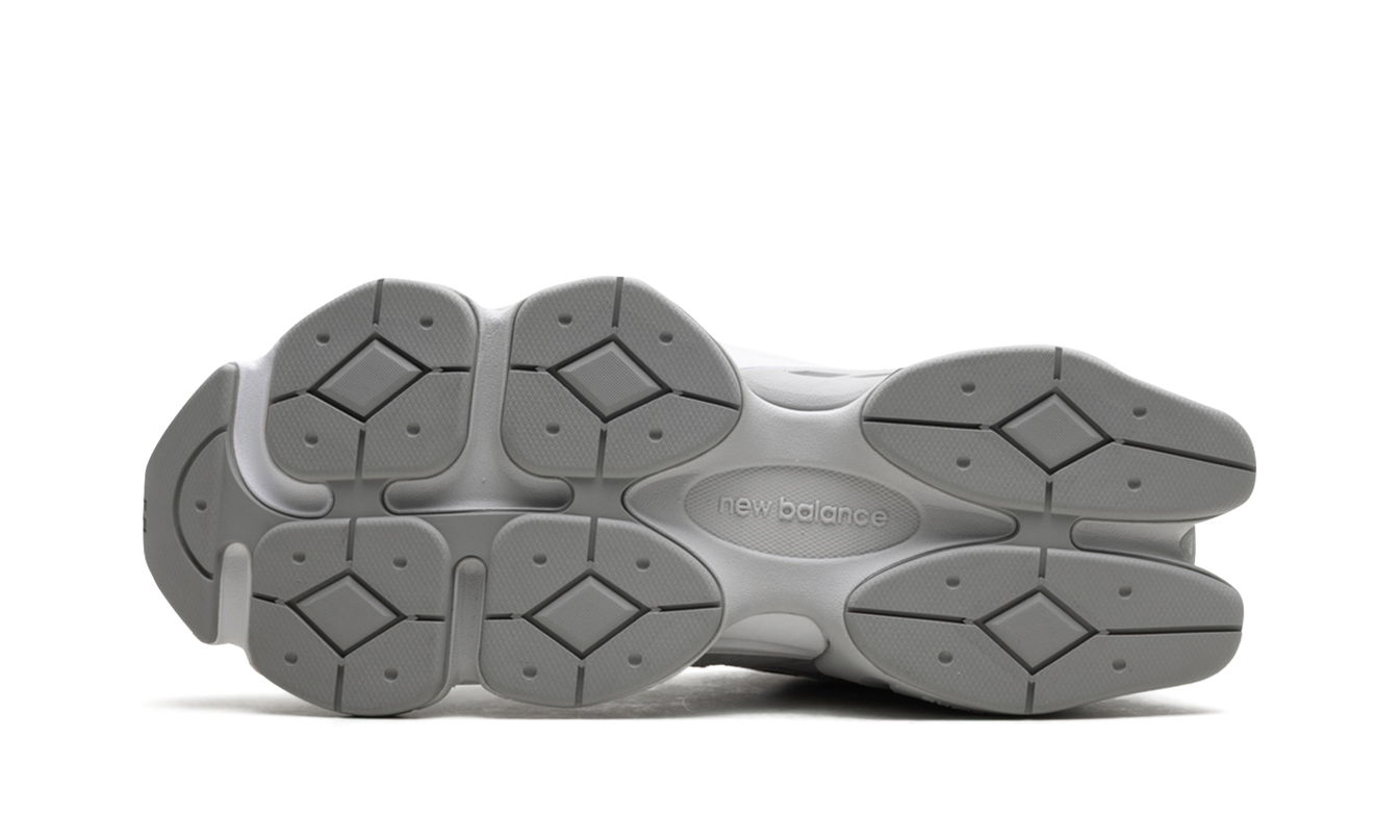 New Balance 9060 „Silber Metallic Grau“