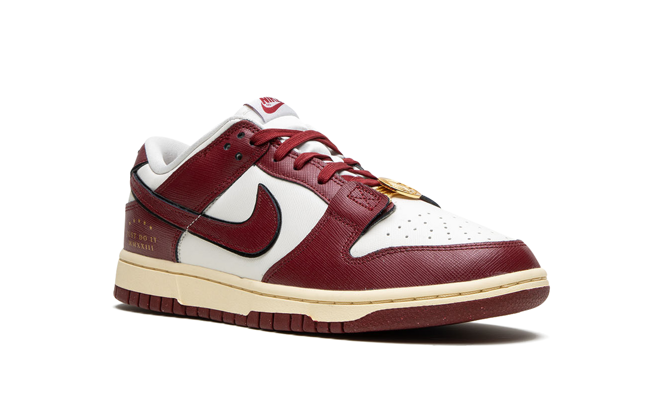 Nike Dunk Low WMNS "Just Do it - Team Red"