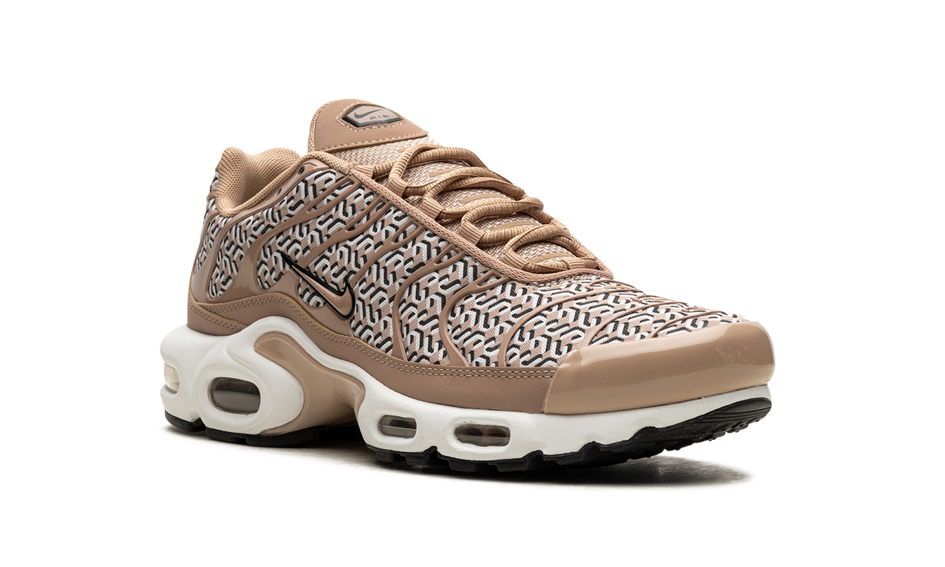 Nike Air Max Plus WMNS "United In Victory"