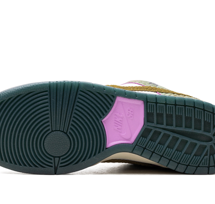 Nike Dunk SB Low "Alexis Sablone - Chameleon"