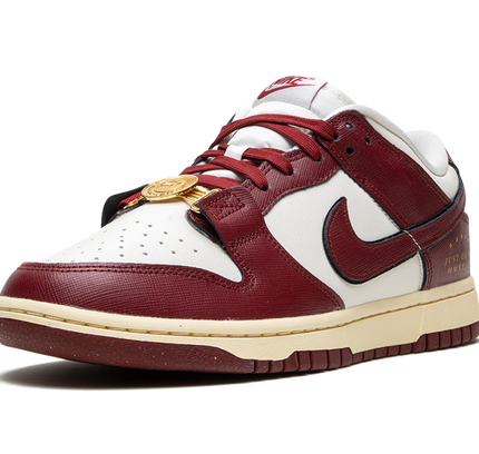 Nike Dunk Low WMNS "Just Do it - Team Red"