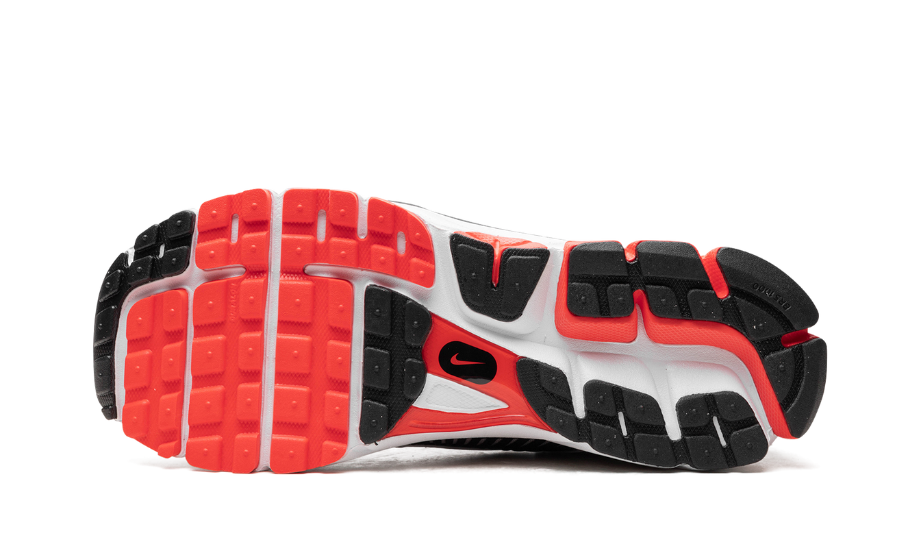 Zoom Vomero 5 SE „Bright Crimson“