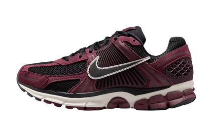 Zoom Vomero 5 „Dark Team Red“