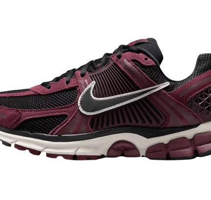 Zoom Vomero 5 „Dark Team Red“