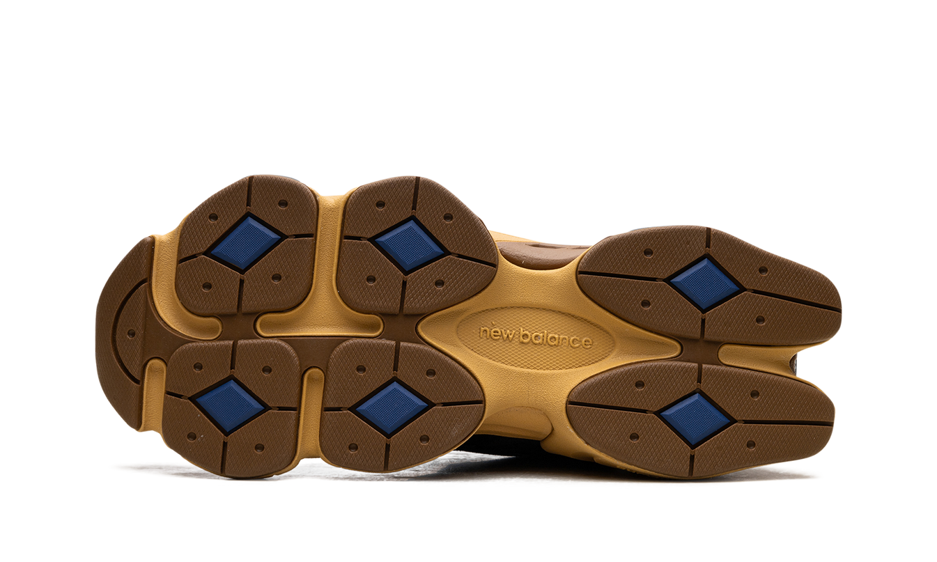 New Balance 9060 "Schwarz Royal Gum"