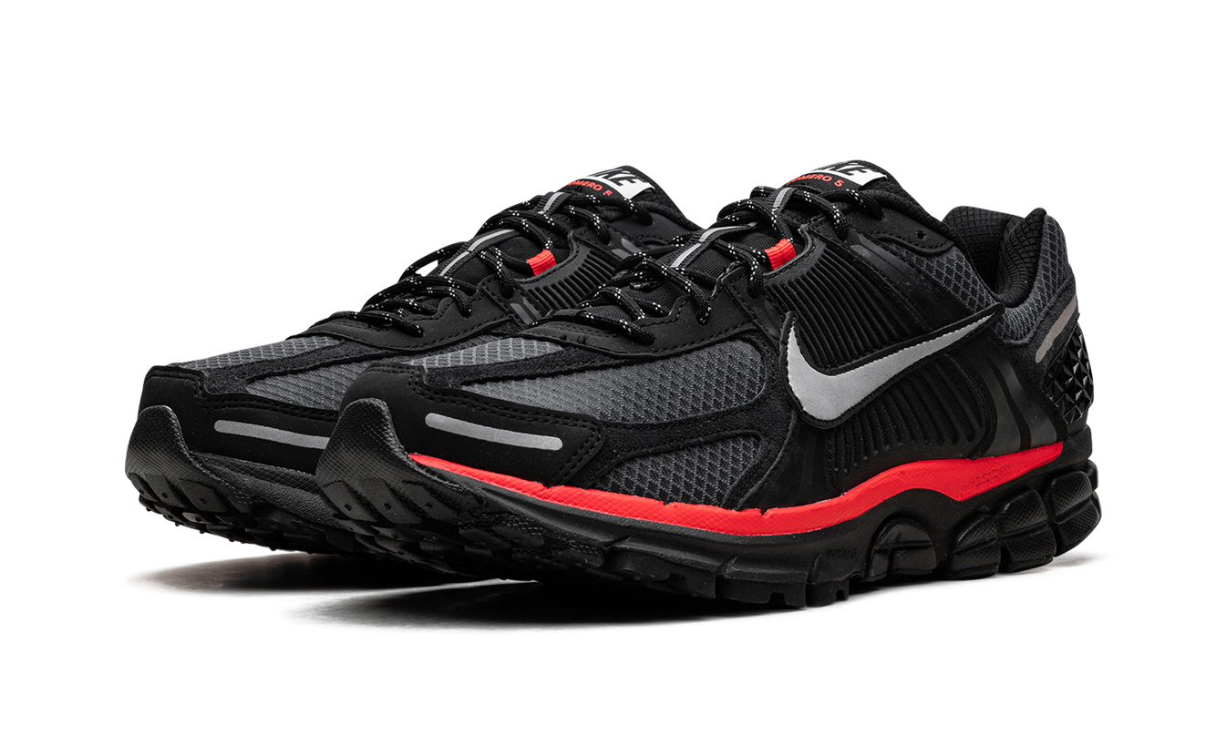 Nike Zoom Vomero 5 "Black Metallic University Red"
