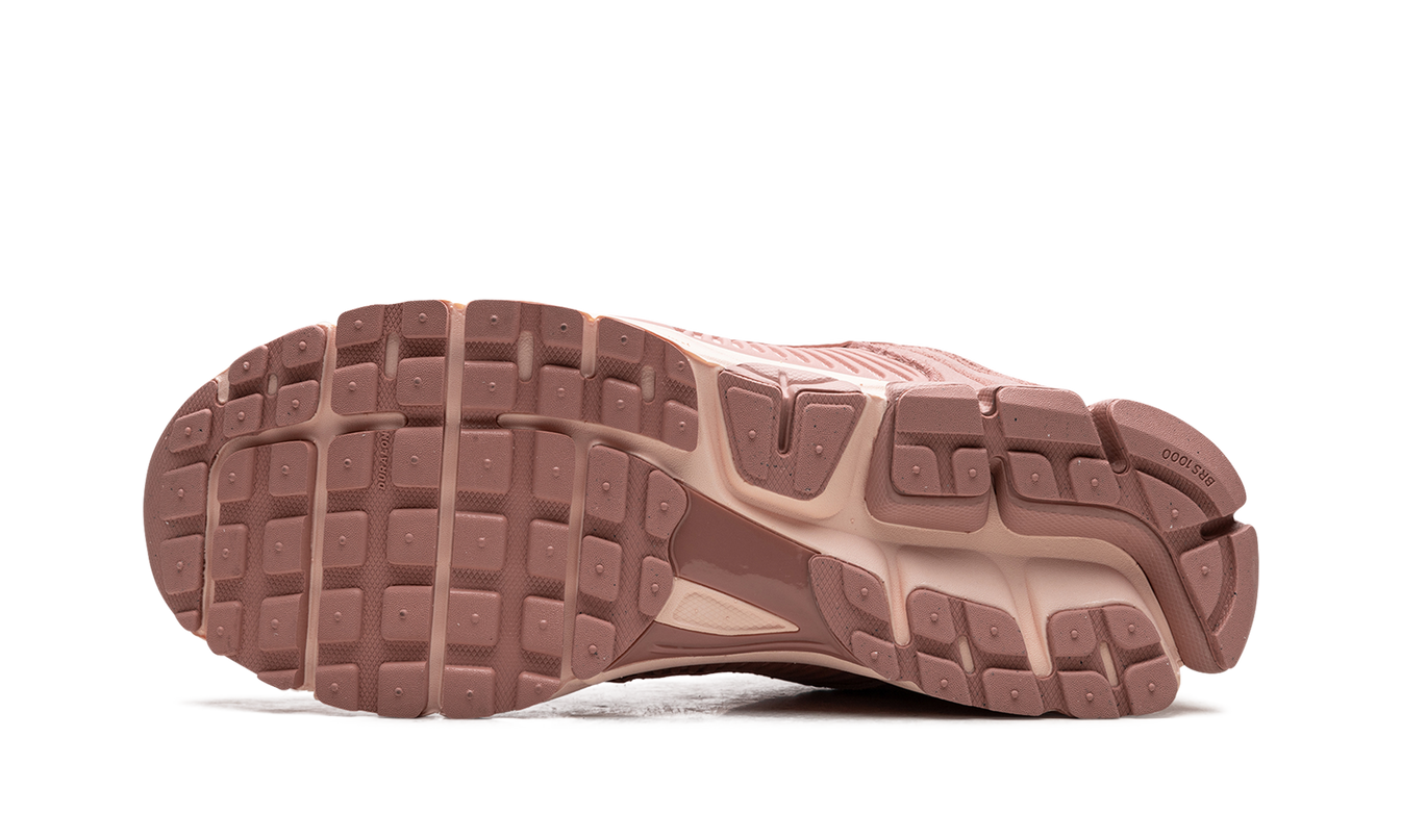 Nike Zoom Vomero 5 "Red Starburst"