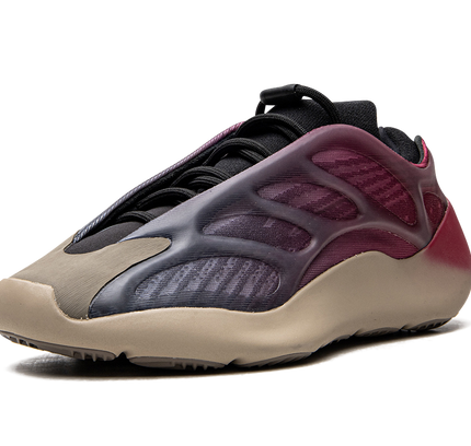 Yeezy 700 V3 „Fade Carbon“