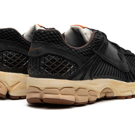 VOMERO 5 WMNS „Schwarz / Sesam“