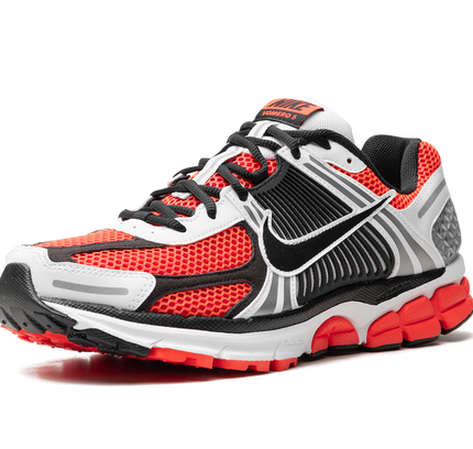 Zoom Vomero 5 SE „Bright Crimson“
