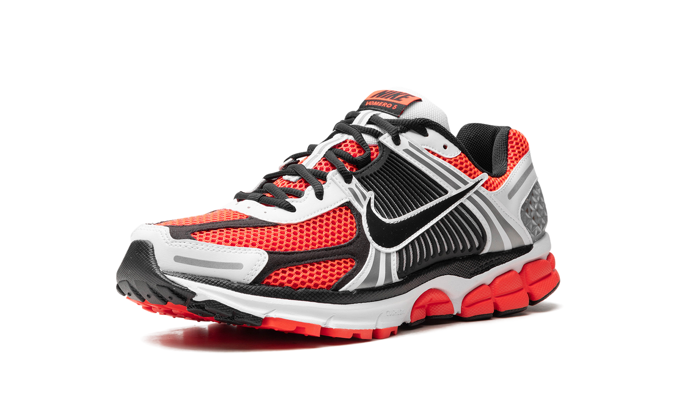 Zoom Vomero 5 SE „Bright Crimson“