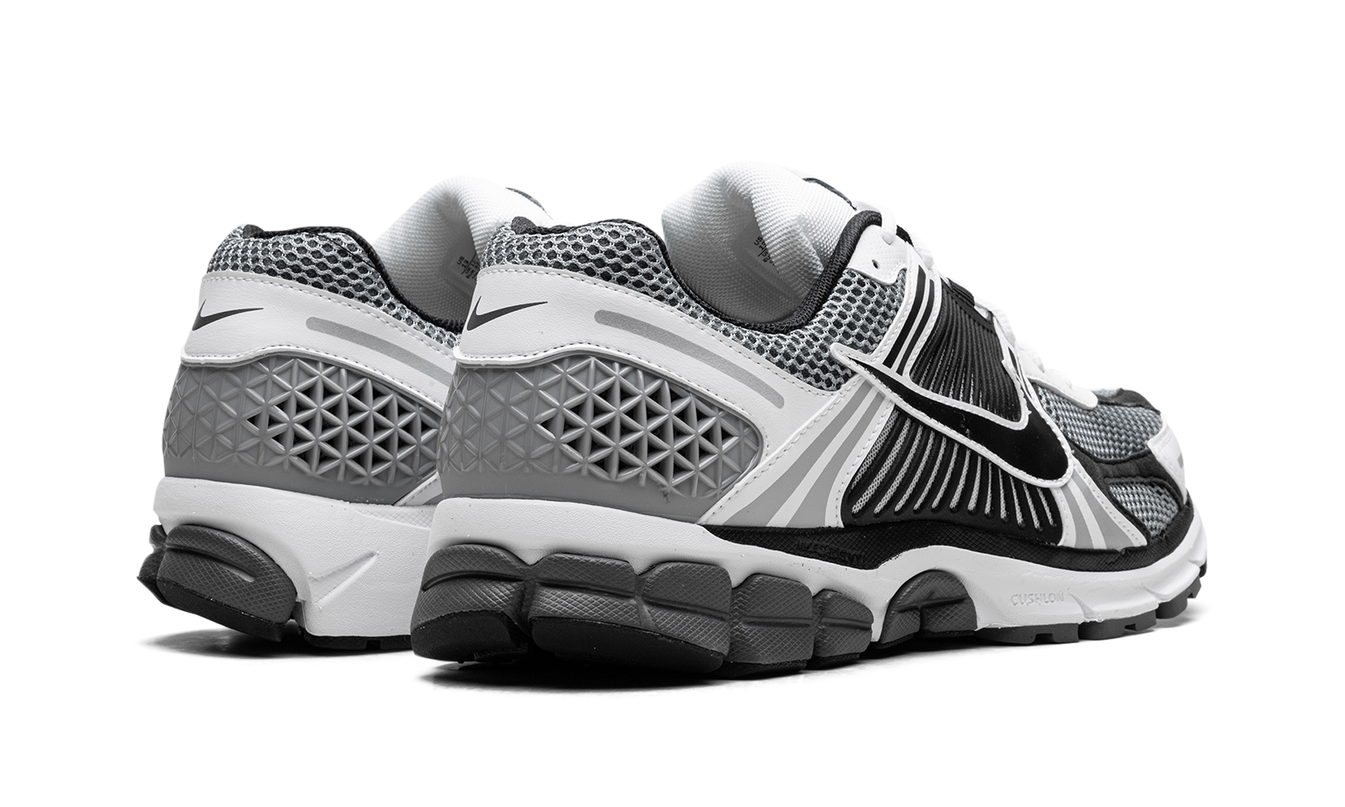 Zoom Vomero 5 SE SP „Schwarz / Metallic Silber“