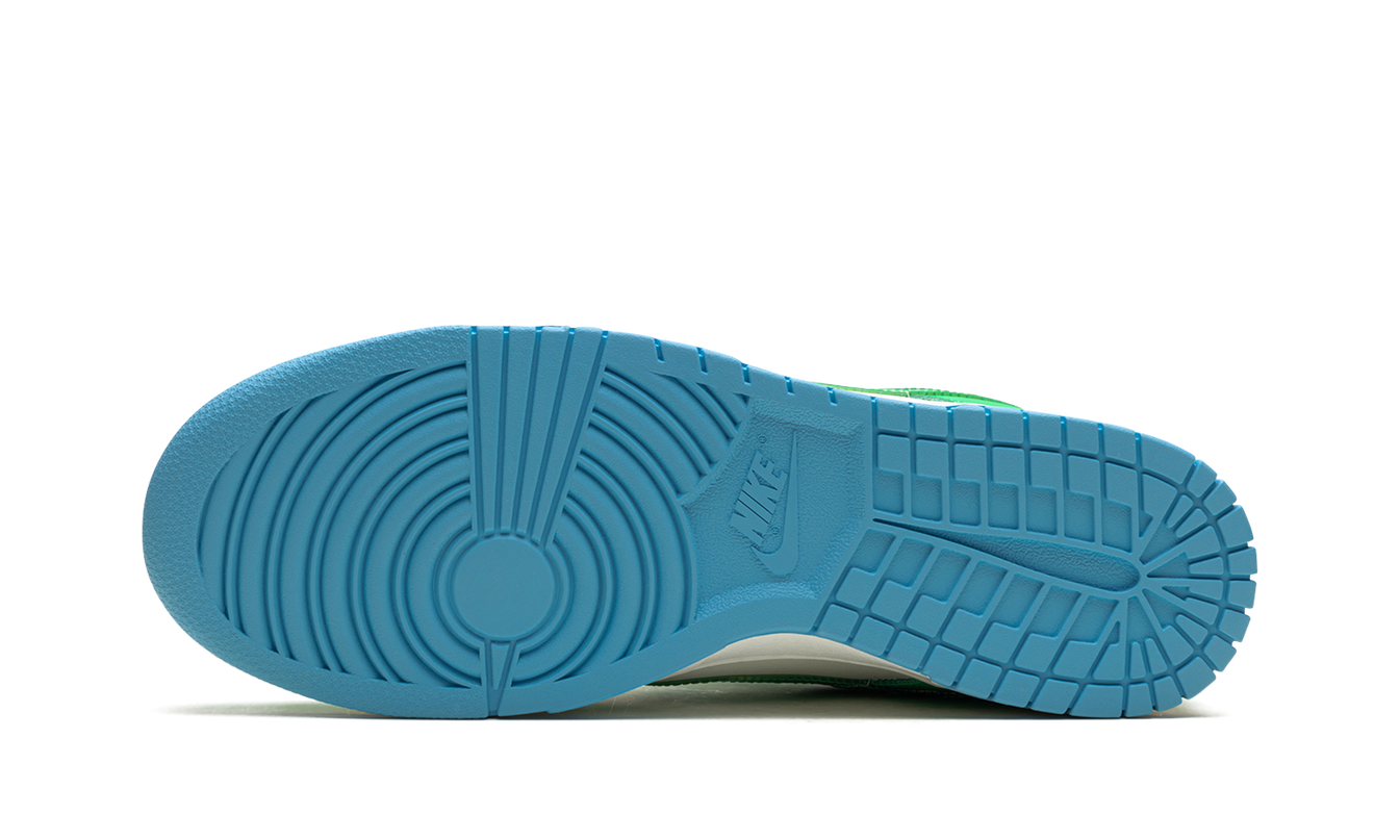 Nike Dunk Low "Green Shock"
