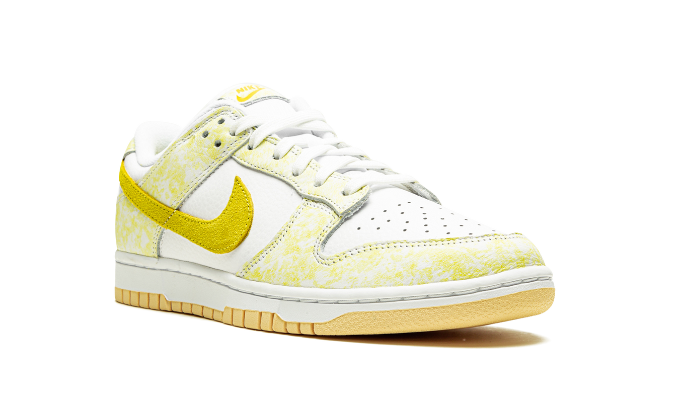 Nike Dunk Low WMNS "Yellow Strike"